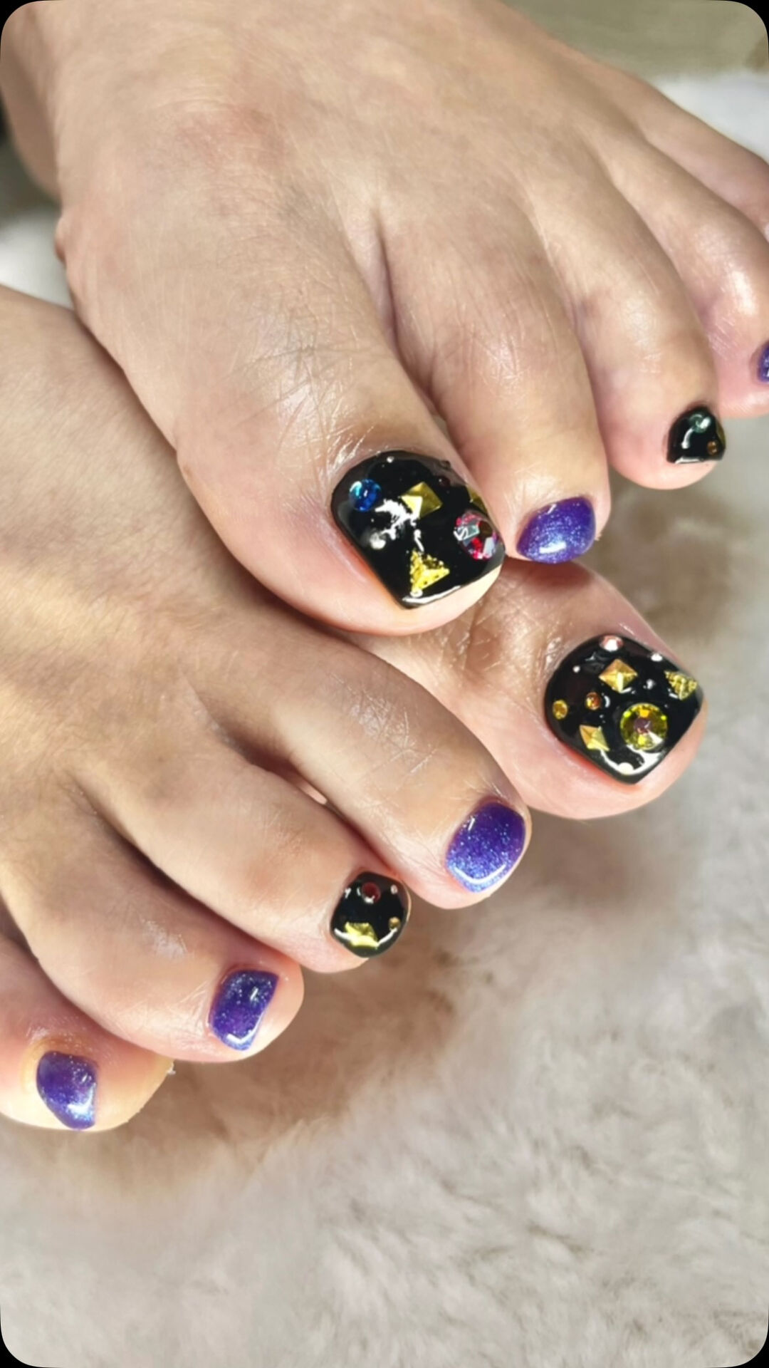 大人モードなブラック×ビジューフット✨